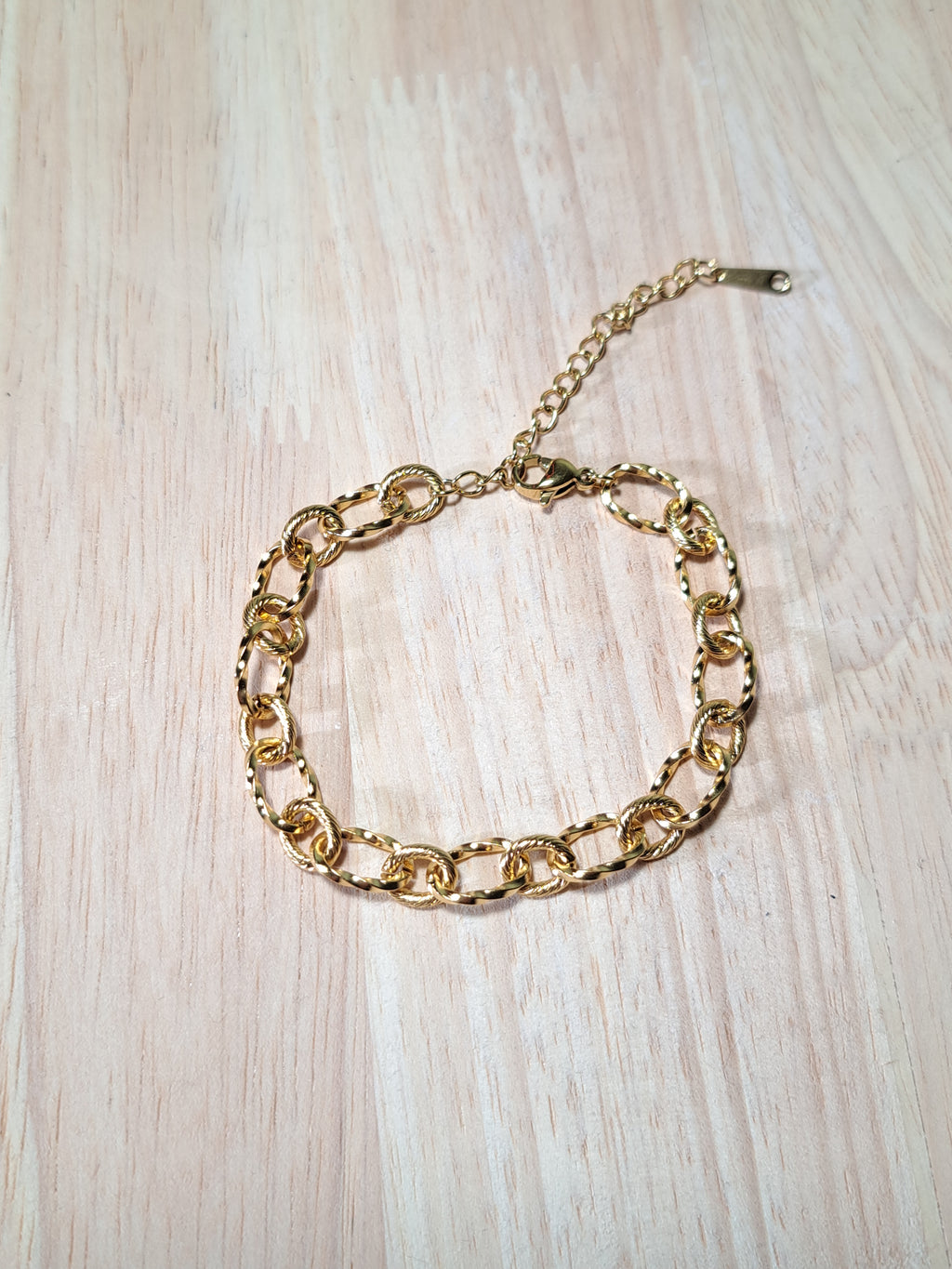 Bracelet doré maillons torsadés