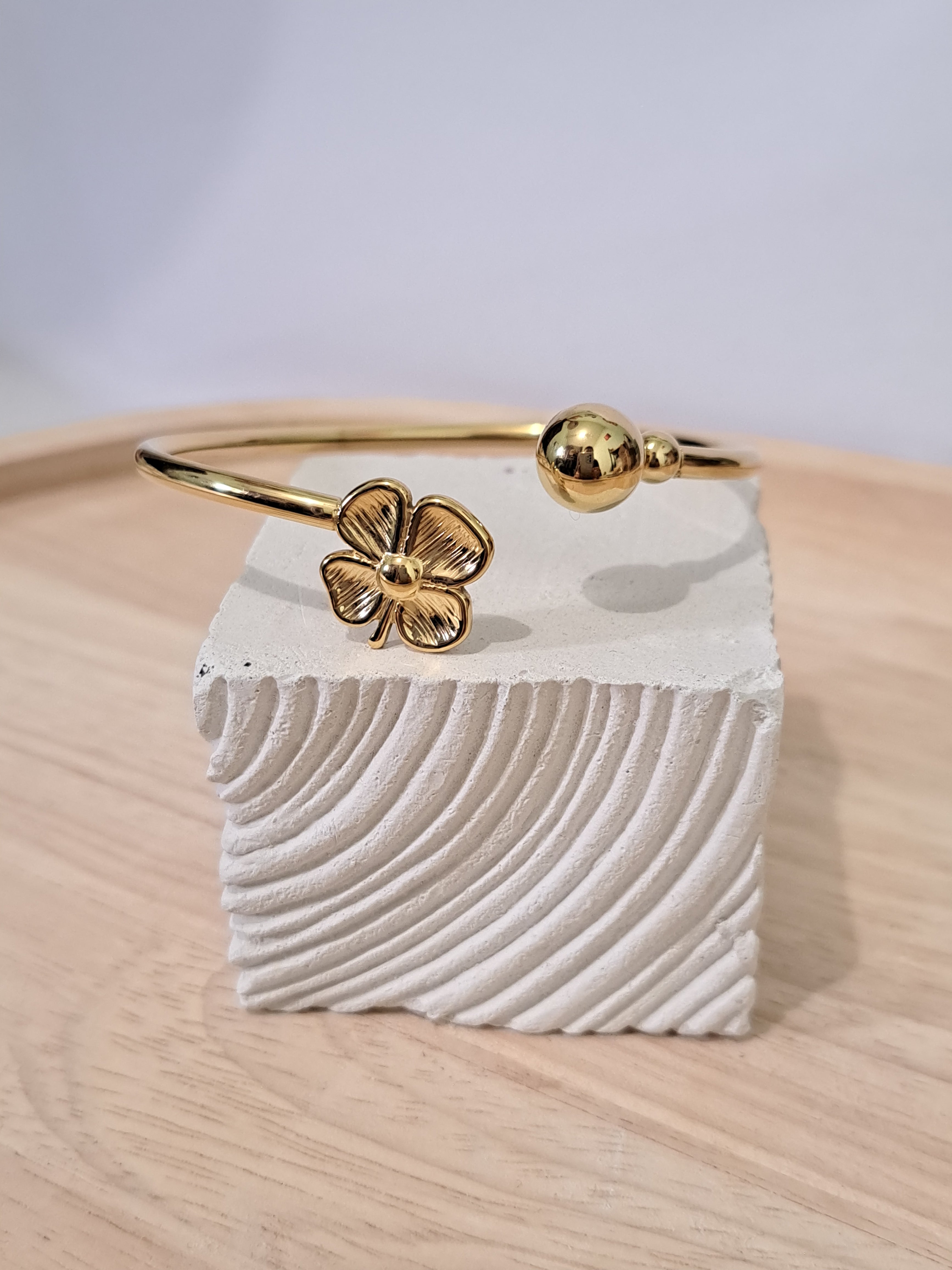 Bracelet jonc trèfle doré