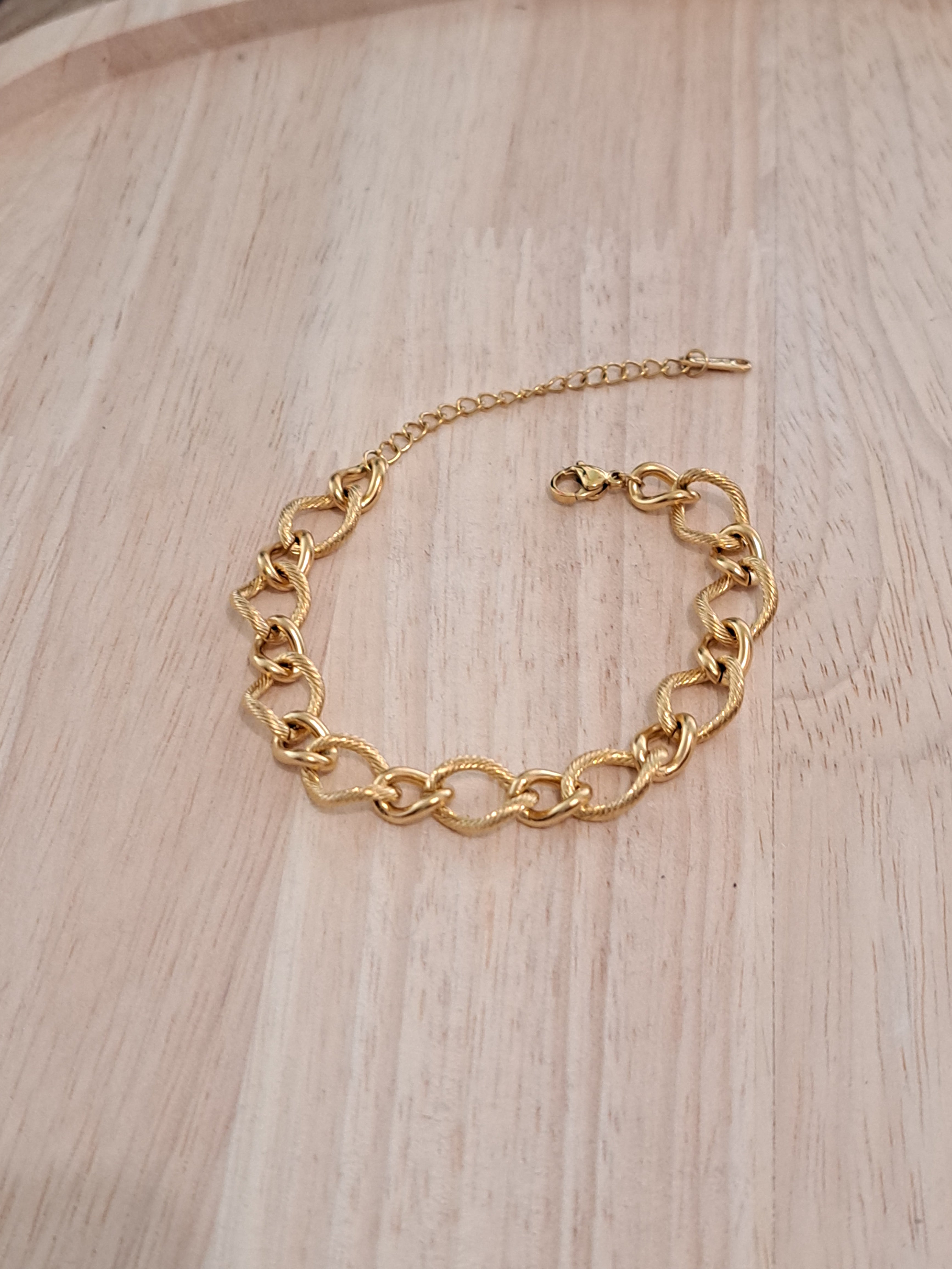 Bracelet doré maillons texturés