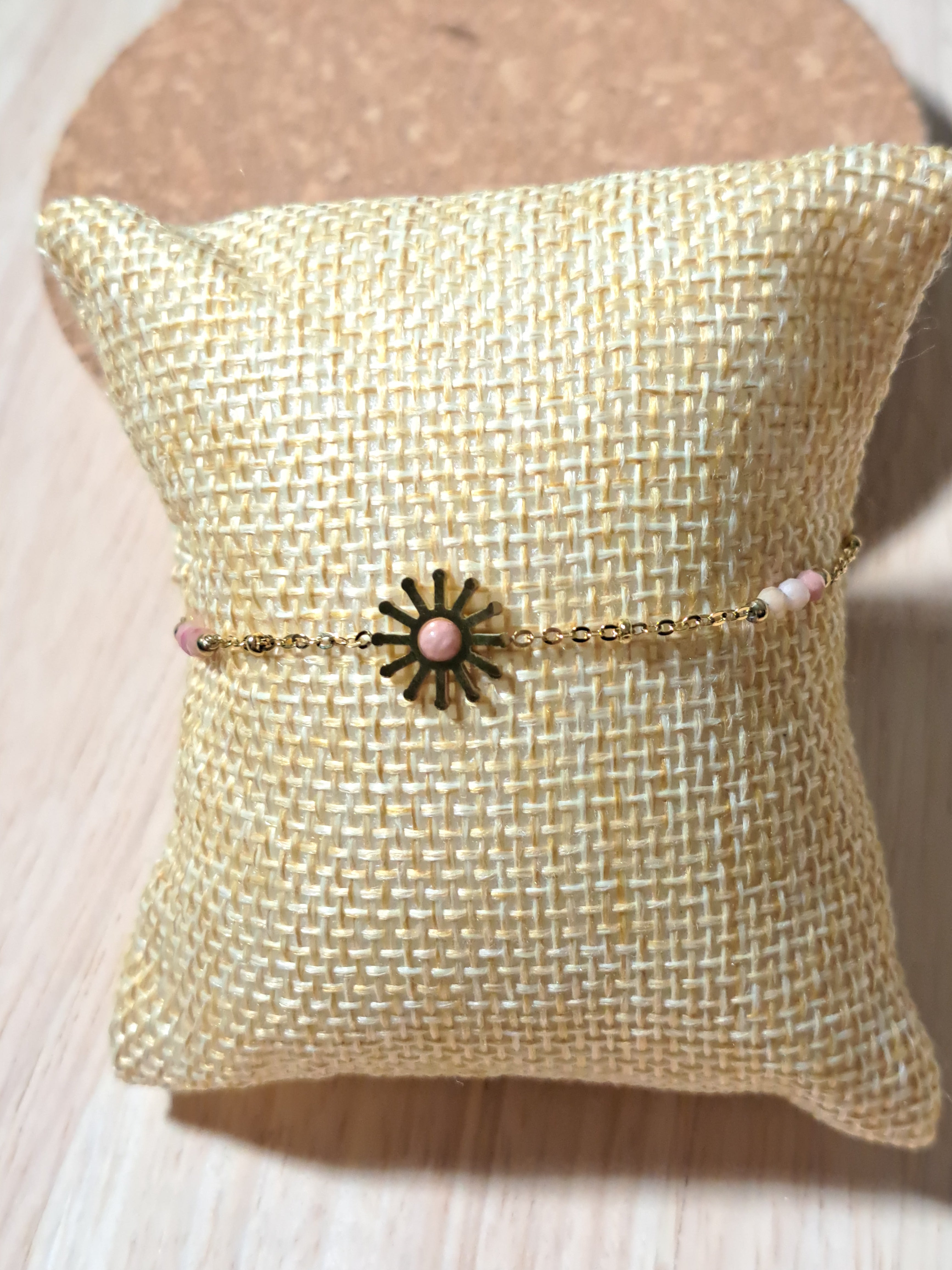 Bracelet acier doré avec charm soleil Rose