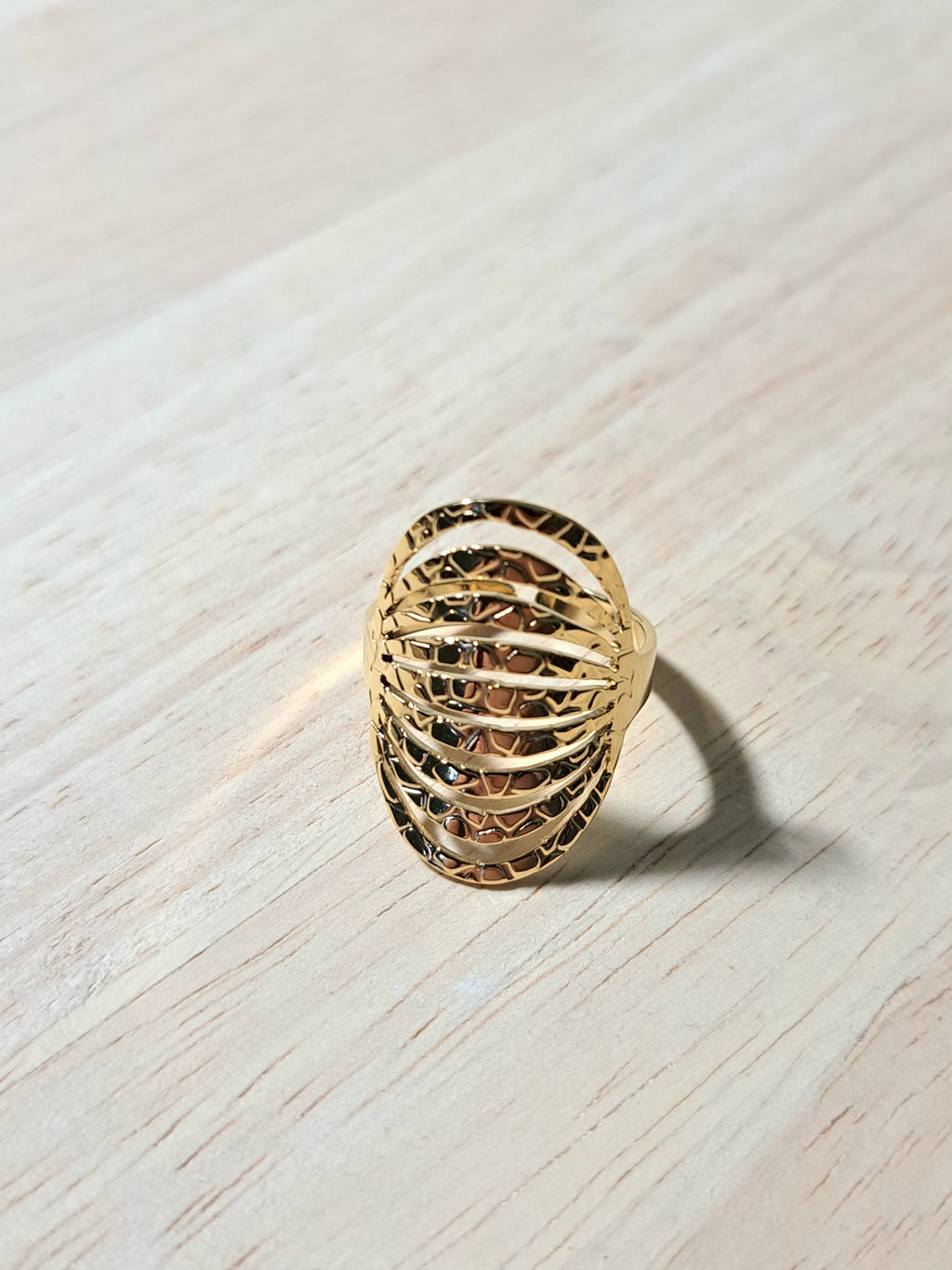 Bague dorée ajourée ovale