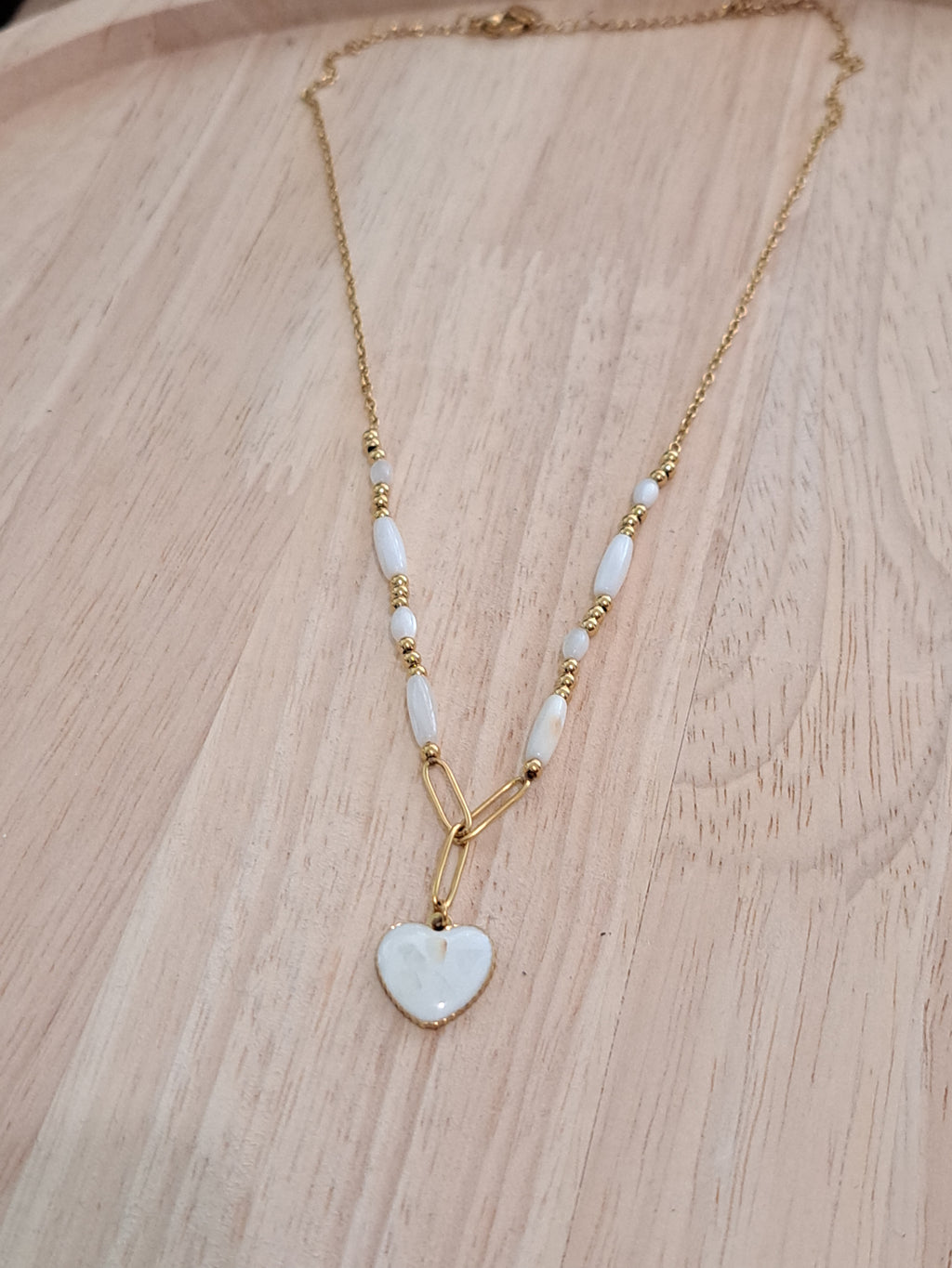 Collier doré perles blanches & pendentif cœur