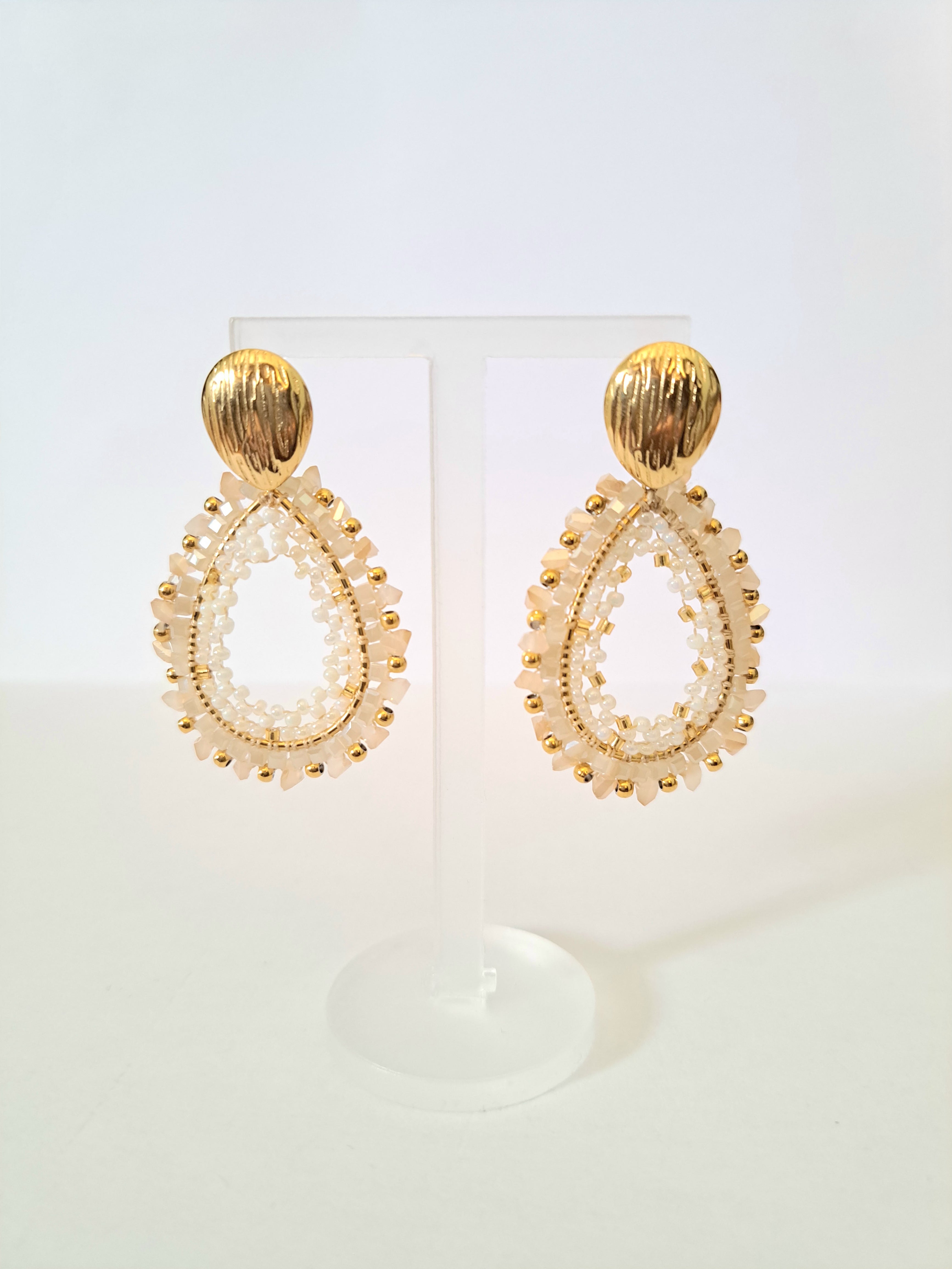 Boucles d’oreilles dorées – Goutte perlée chic