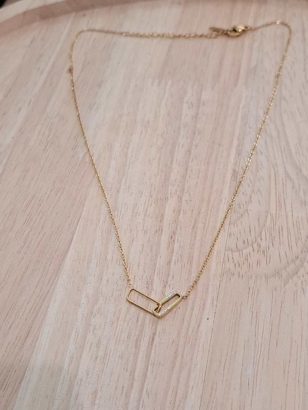 Collier doré maillons entrelacés