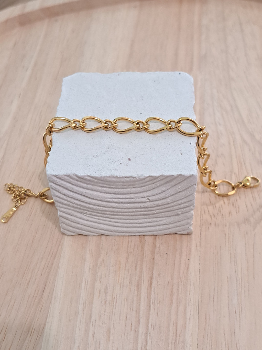 Bracelet doré maillons fins entrelacés