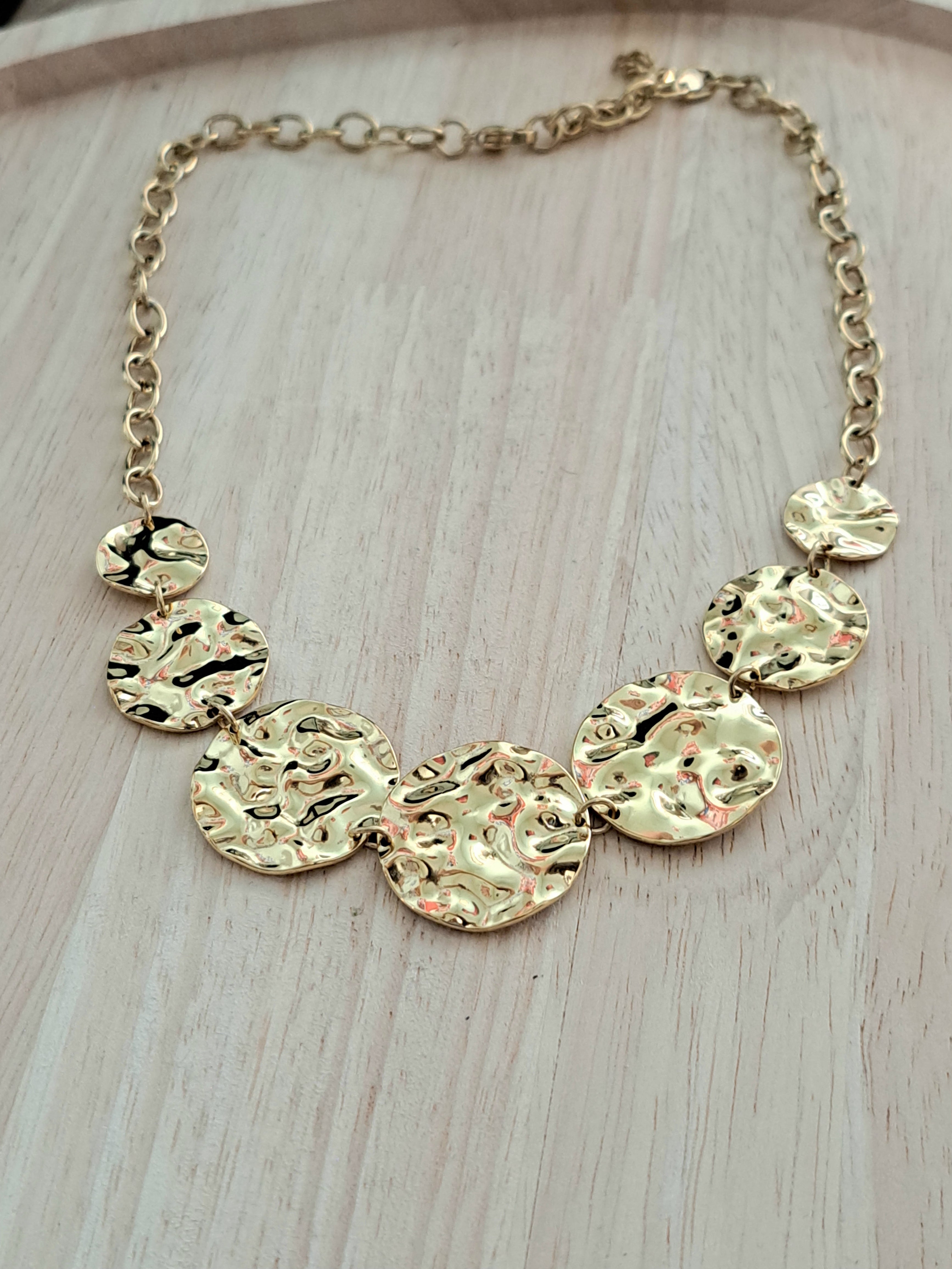 Collier doré médaillons martelés