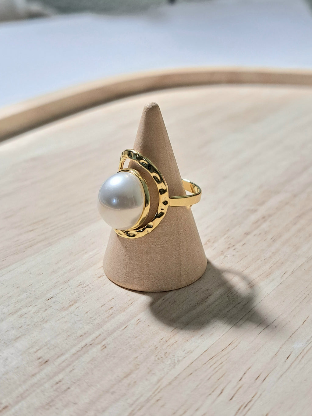 Bague dorée perle élégante