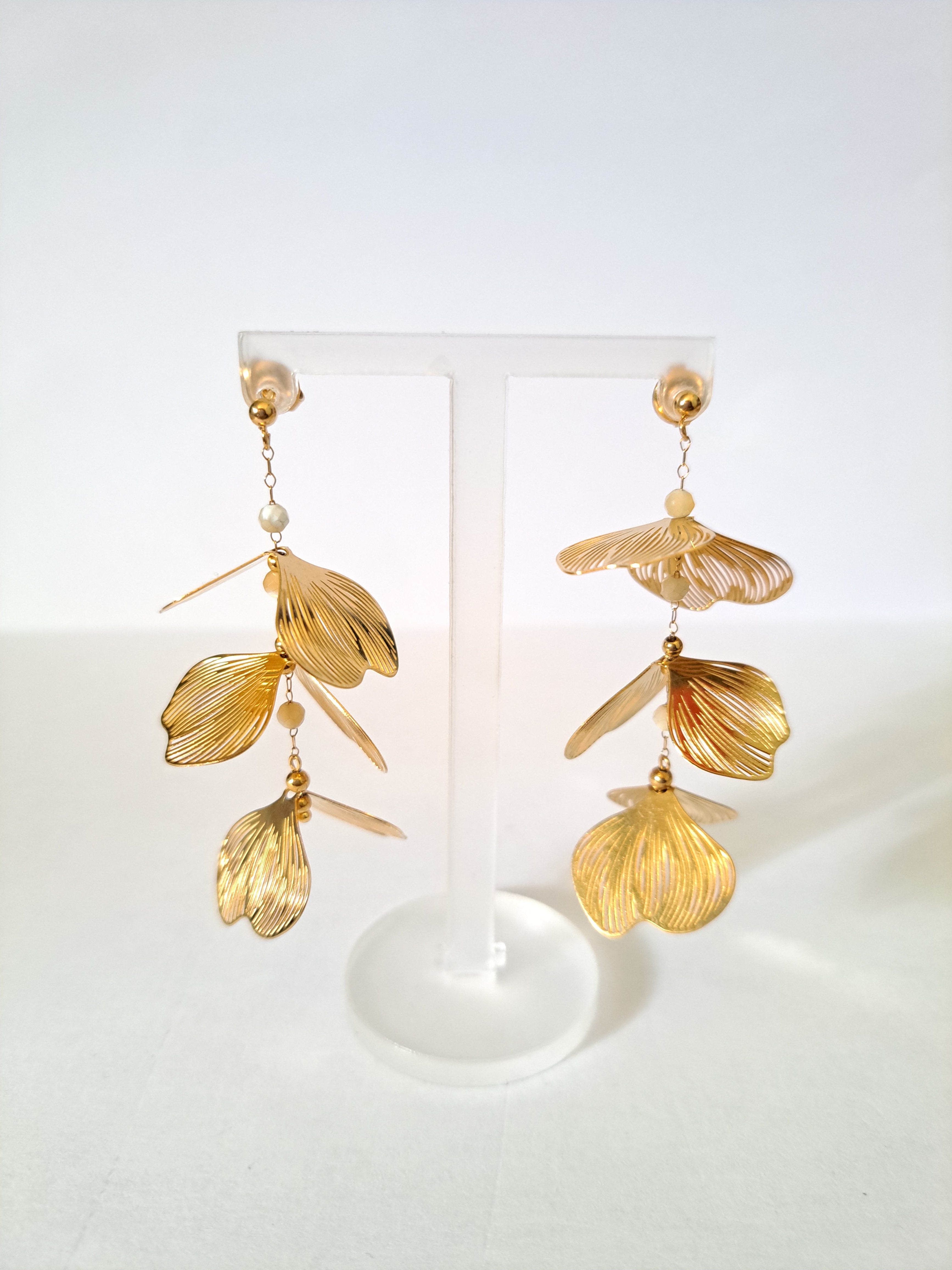 Boucles d’oreilles dorées – Feuillage élégant