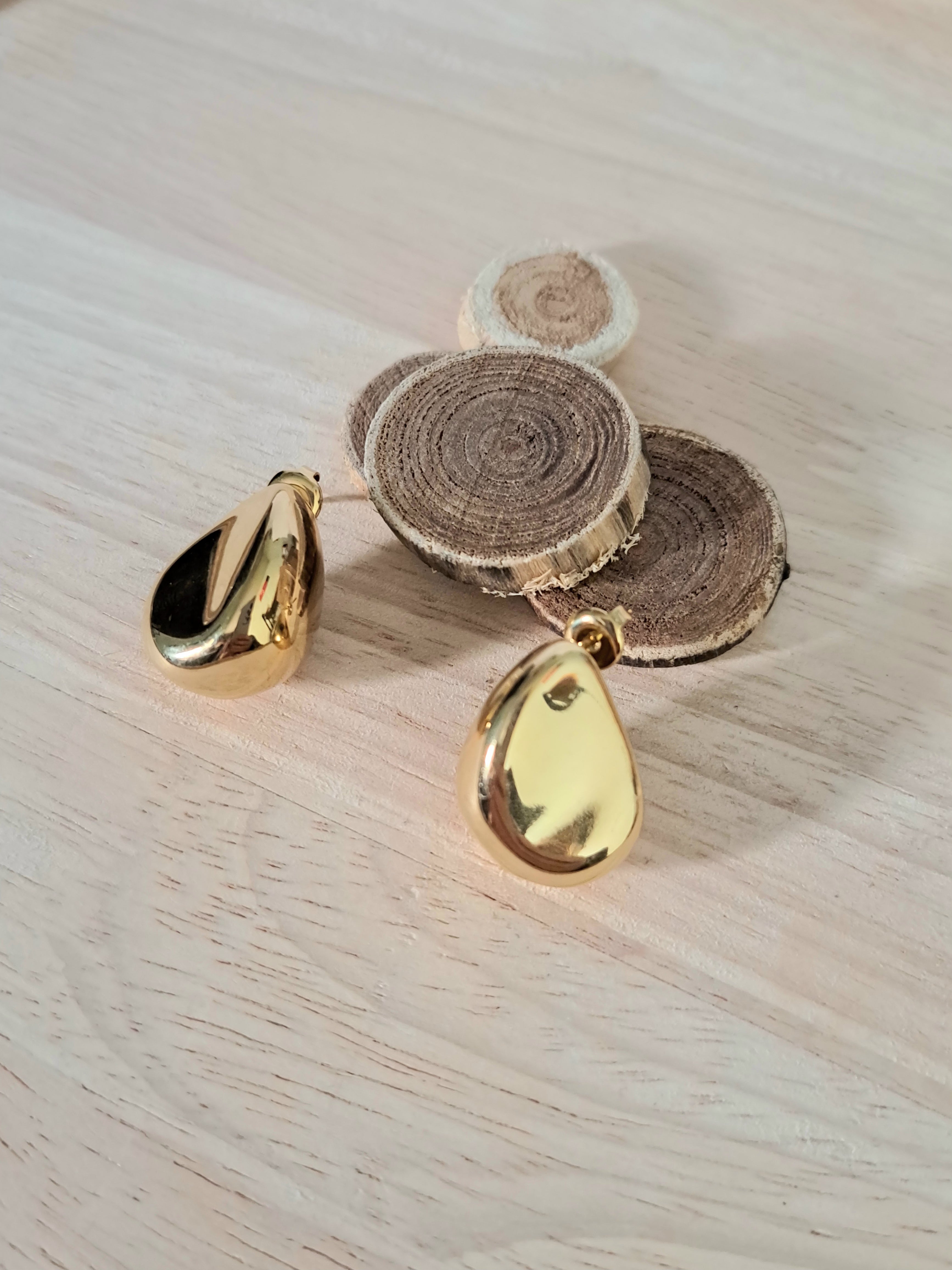 Boucles d’oreilles goutte dorée