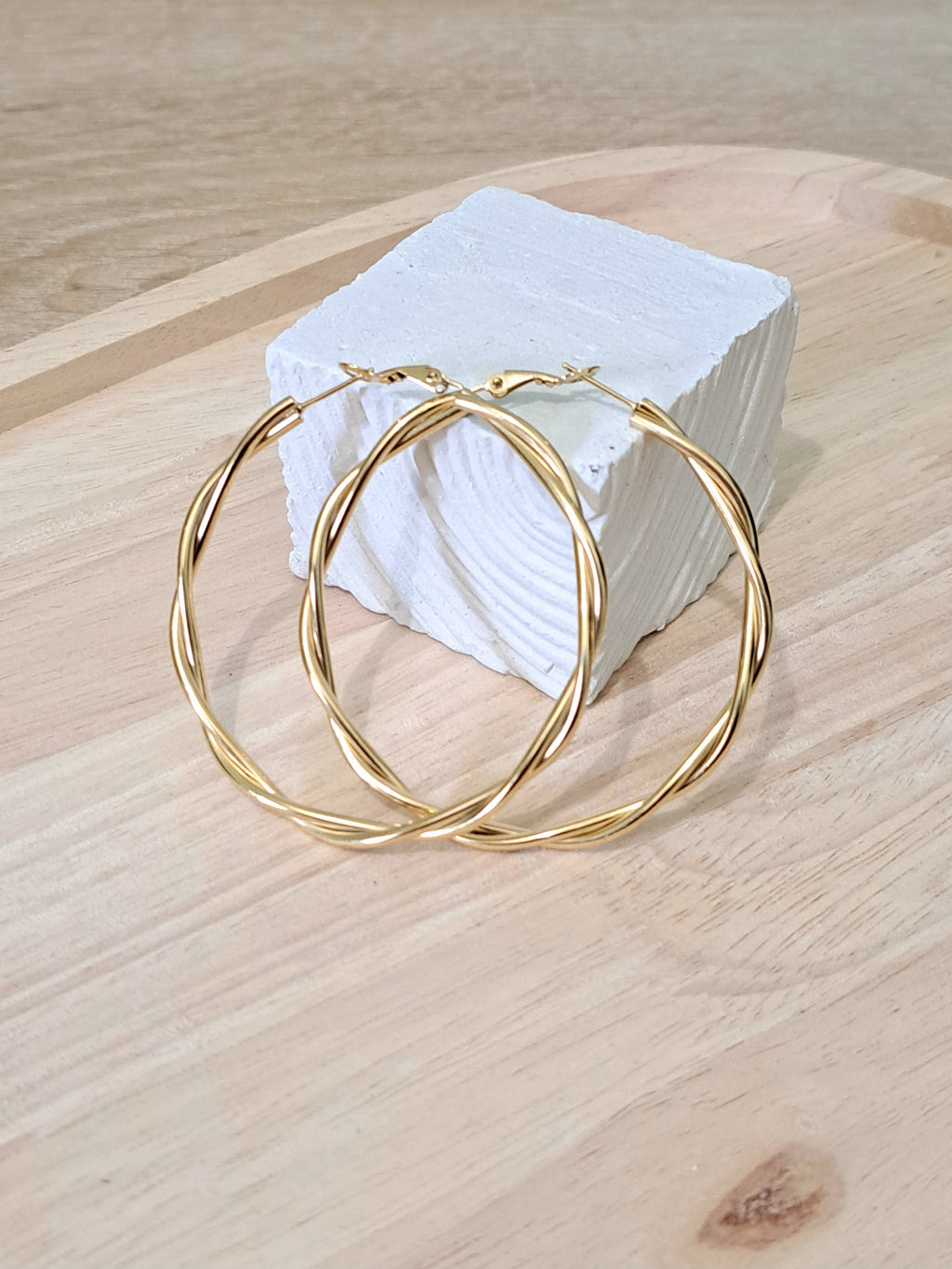 Créoles dorées effet torsadé lisse