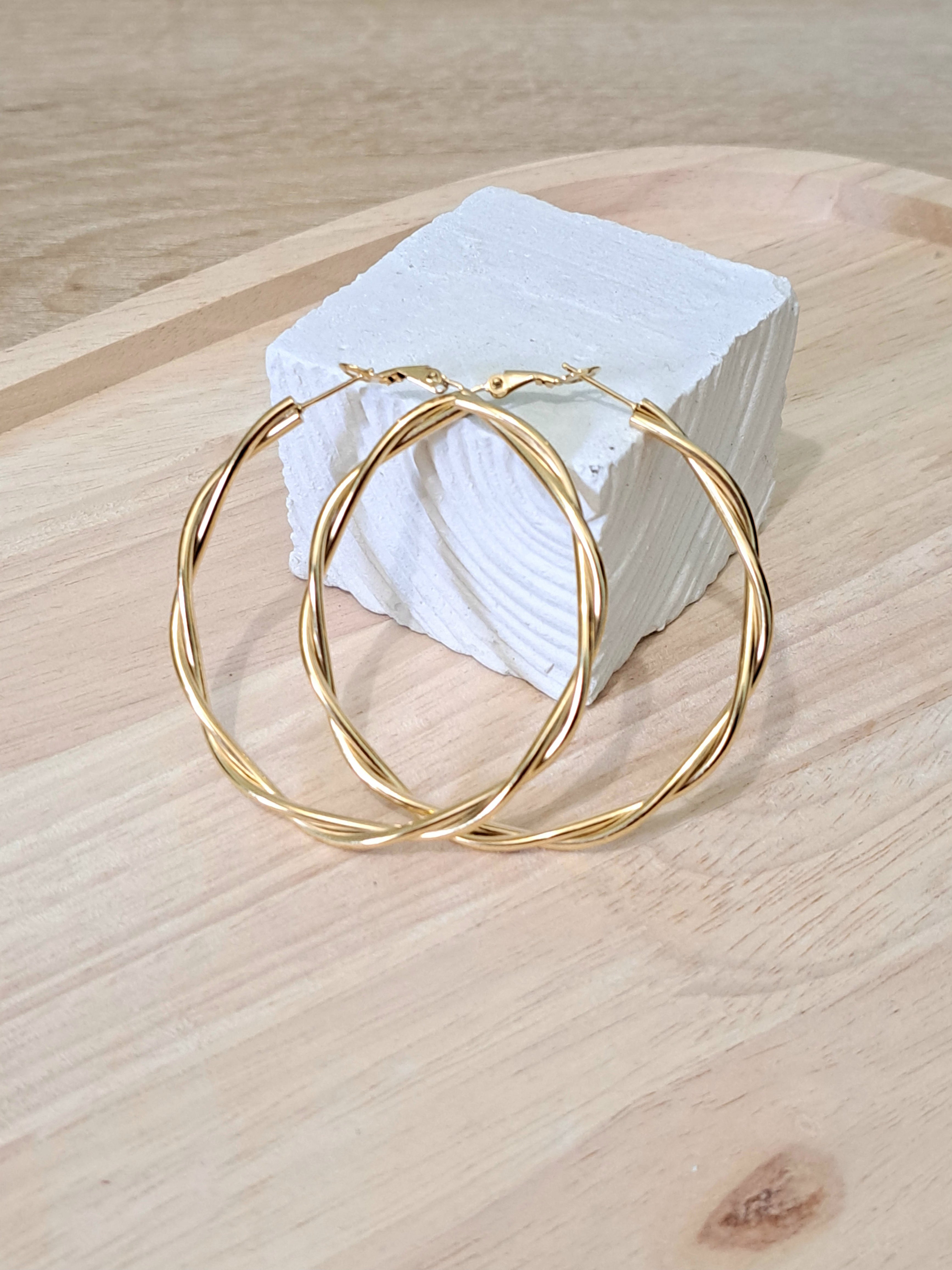 Créoles dorées effet torsadé lisse