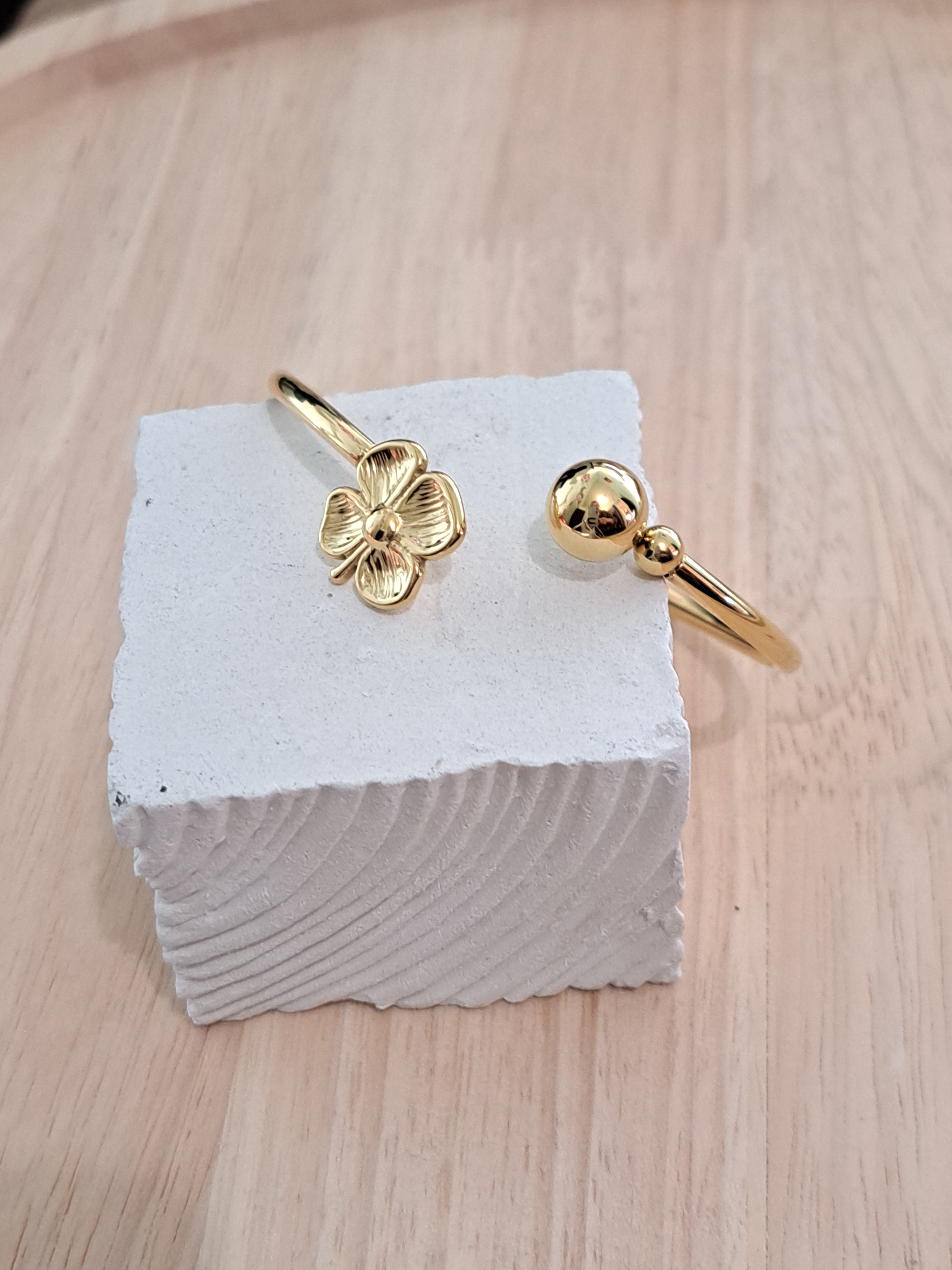 Bracelet jonc trèfle doré