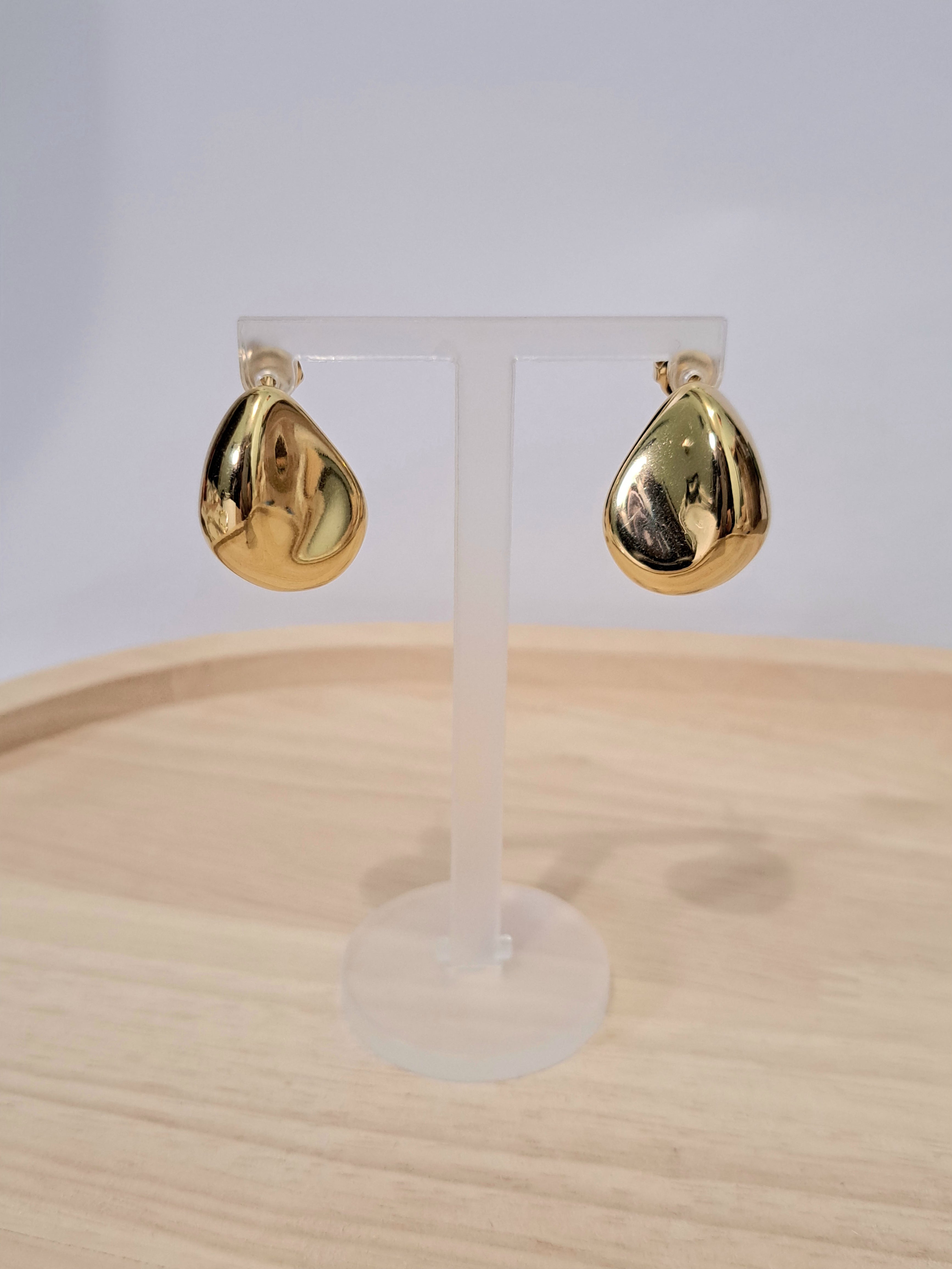 Boucles d’oreilles goutte dorée