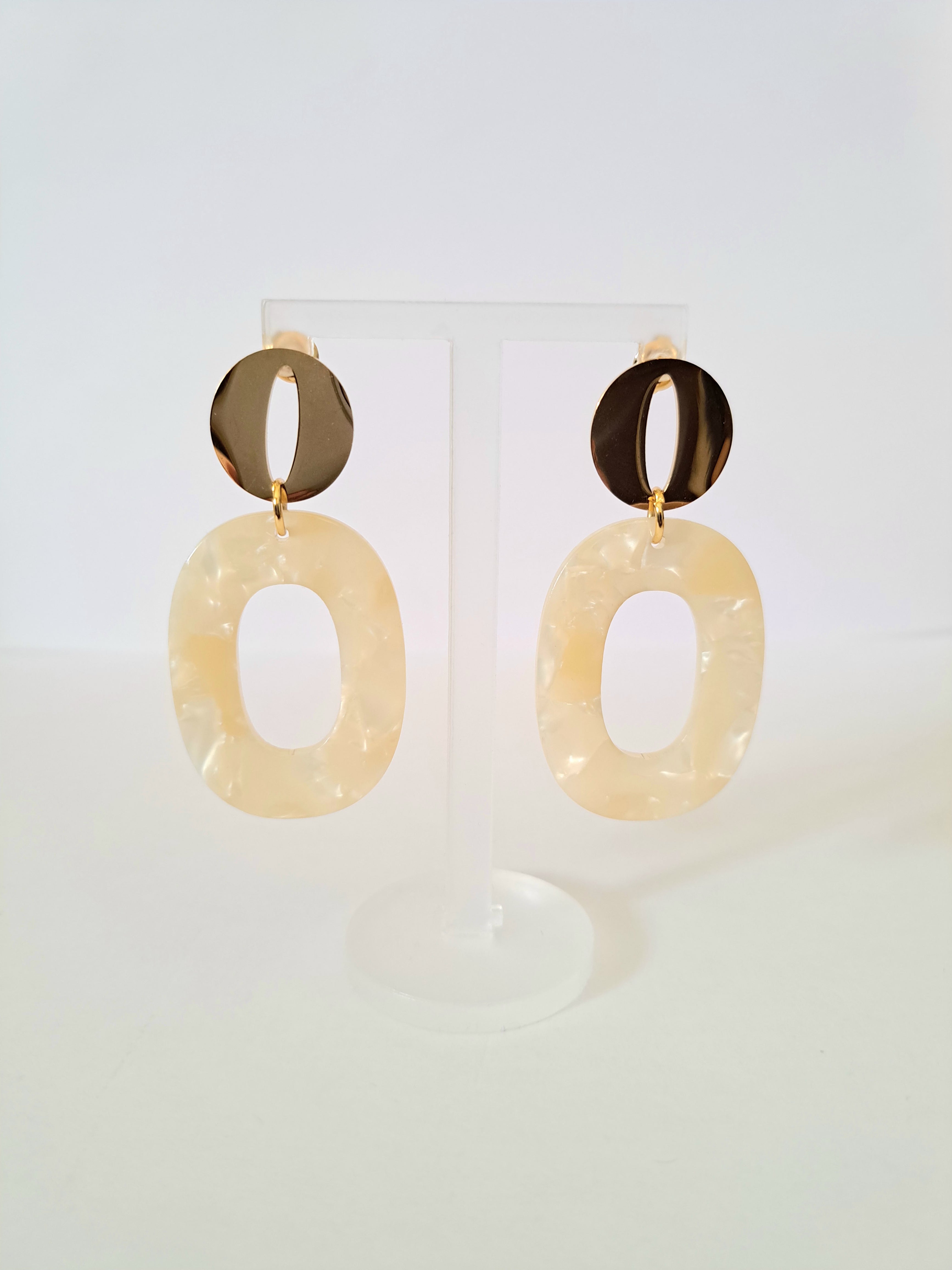 Boucles d’oreilles dorées – Ovales effet nacré