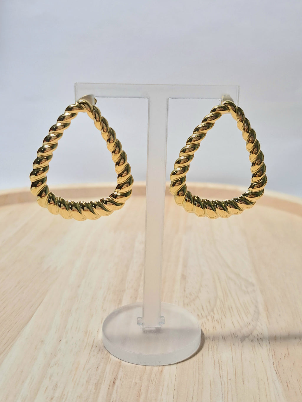 Boucles d’oreilles torsadées goutte dorée