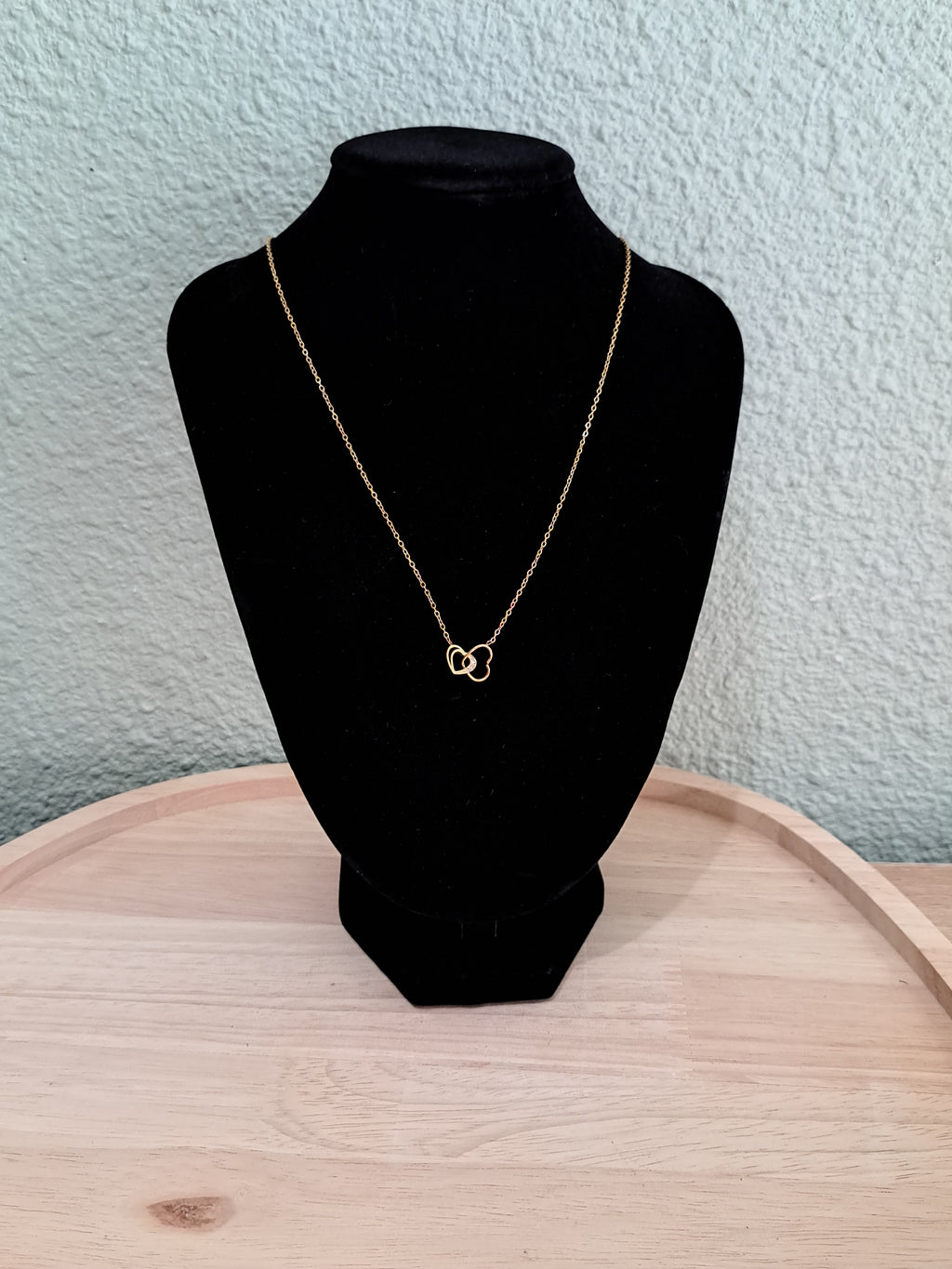 Collier doré double cœurs entrelacés
