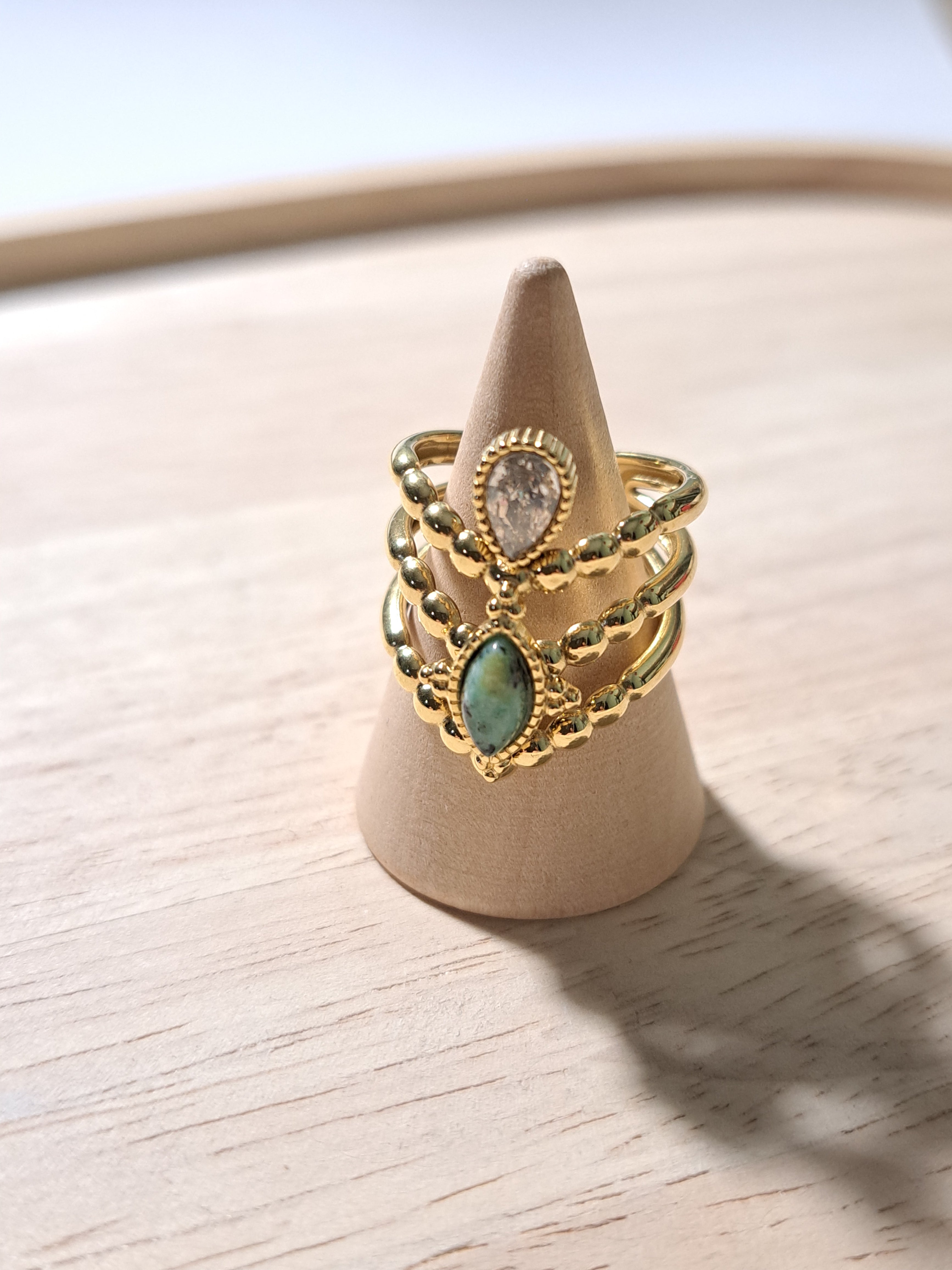 Bague triple dorée pierres goutte