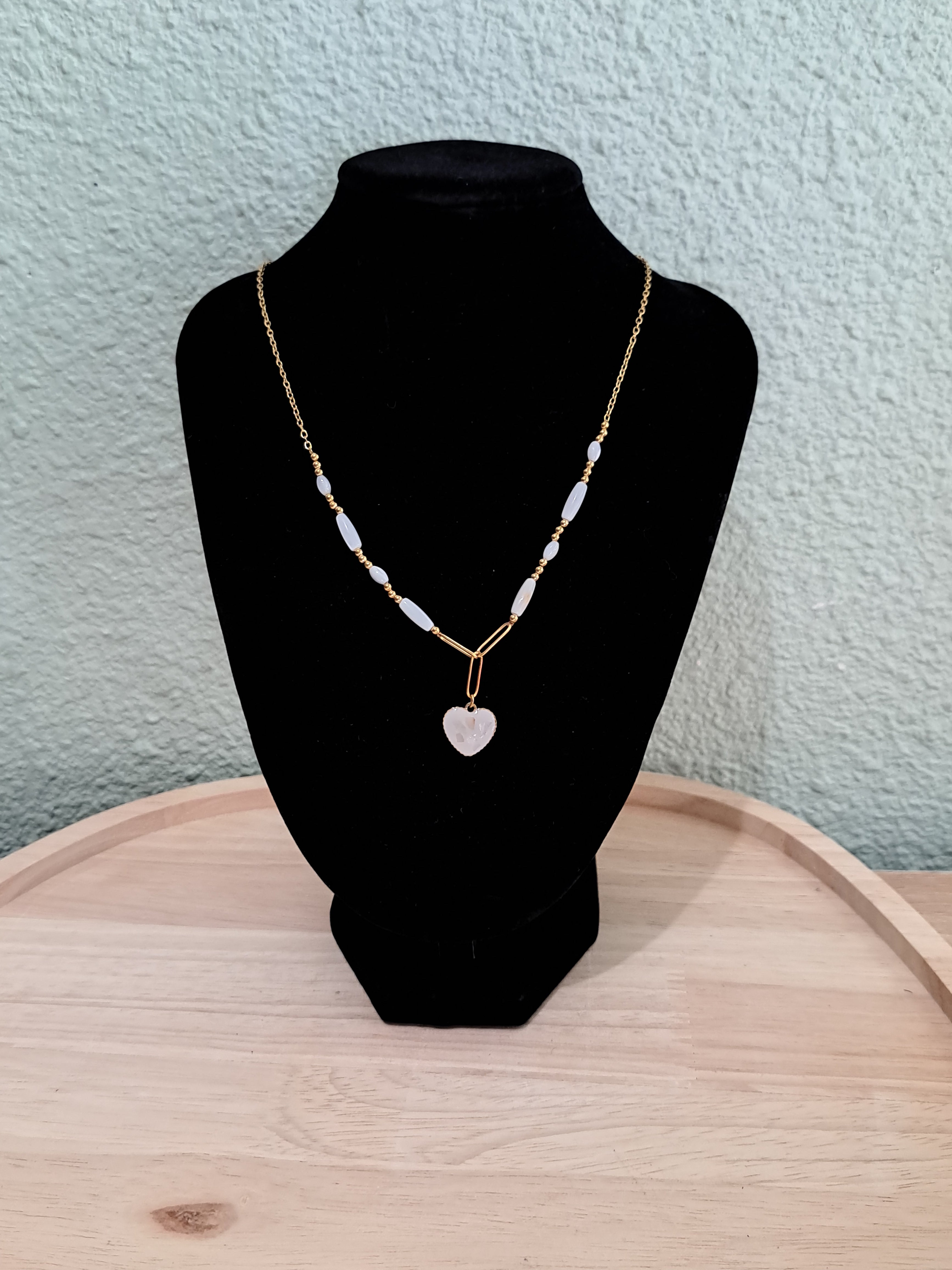 Collier doré perles blanches & pendentif cœur