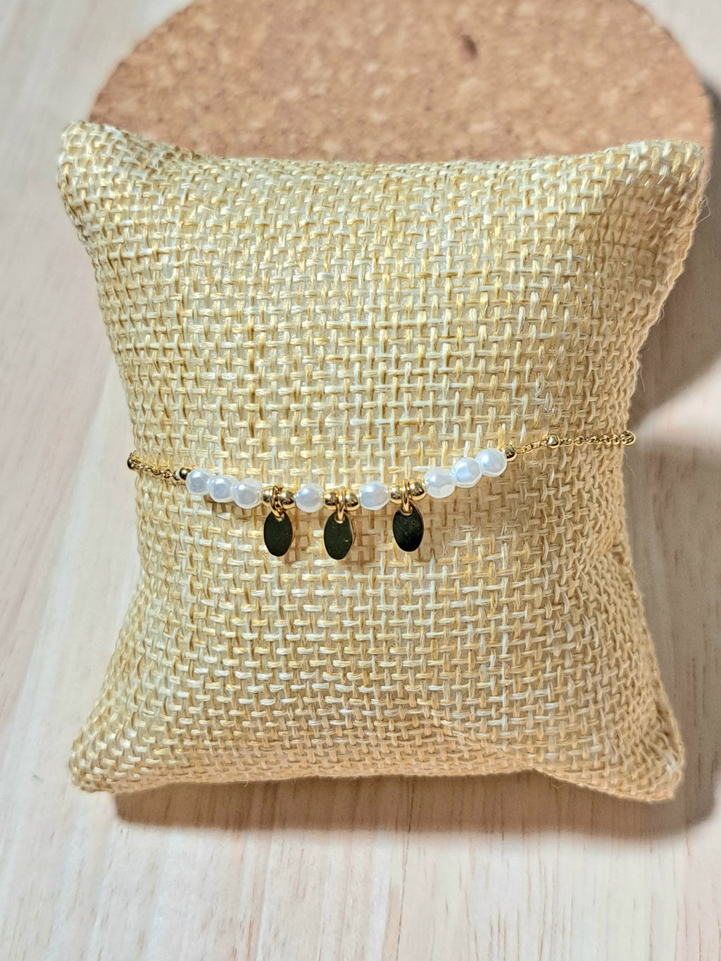 Bracelet doré – Perles blanches & pampilles fines